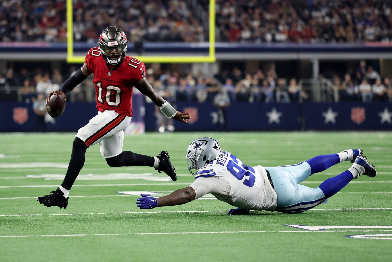 Buccaneers Upset Cowboys 24-16 as Rookie Jalon Daniels Leads Tampa Bay to First Win